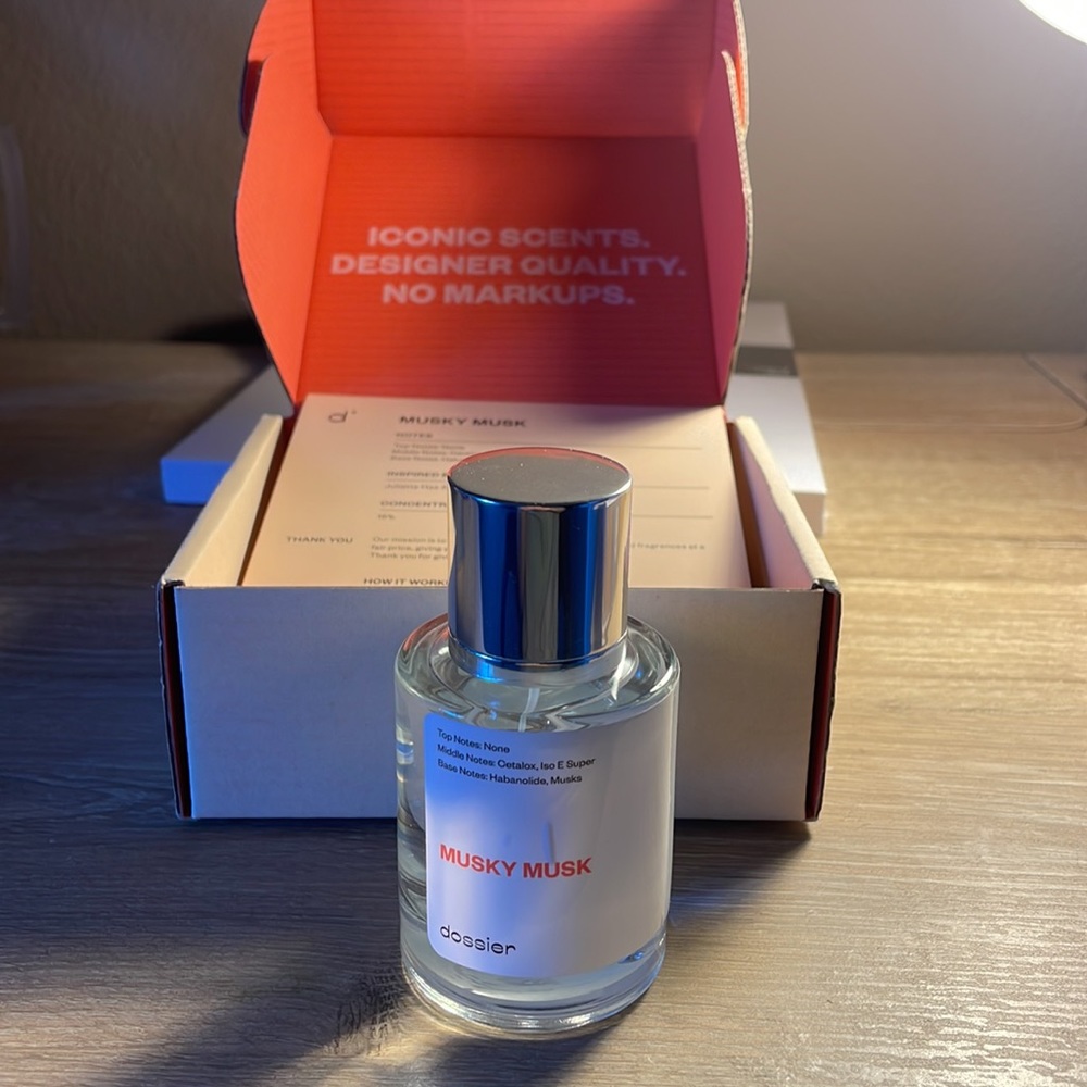 Dossier Musky Musk (Inspired by Juliet has a Gun)